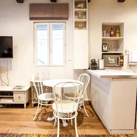 Du Louvre Apartment